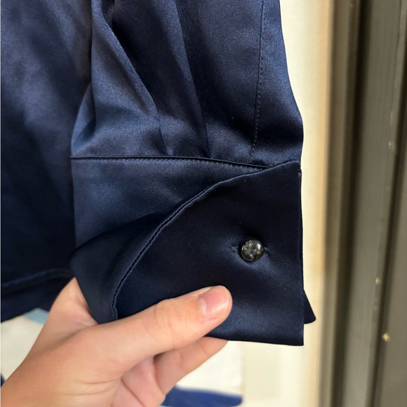 MaxMara silk satin shirt in navy! Like new condition! Size 4! - Picture 5 of 5